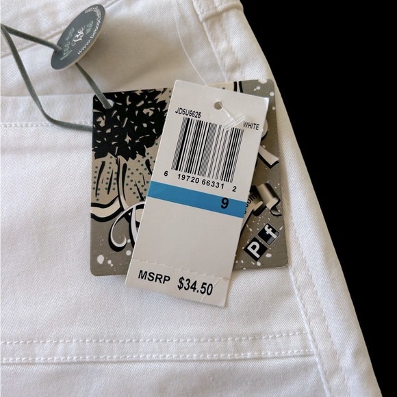 NWT white Bebop shorts size 9 juniors - Picture 6 of 6